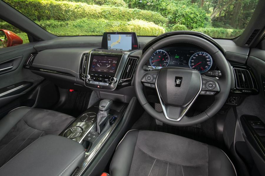 Торпедо Toyota Crown RS Four 2018 года  (фото 6 из 10)